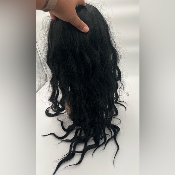 Black Long Wavy Wig With Bangs. - Picture 3 of 10